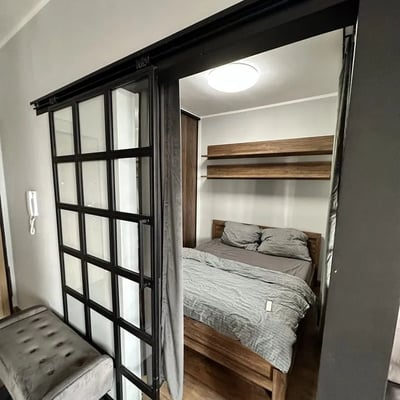 Аренда современной меблированной 2-комнатной квартиры 37 м², Гжегужки, Краков, Польша